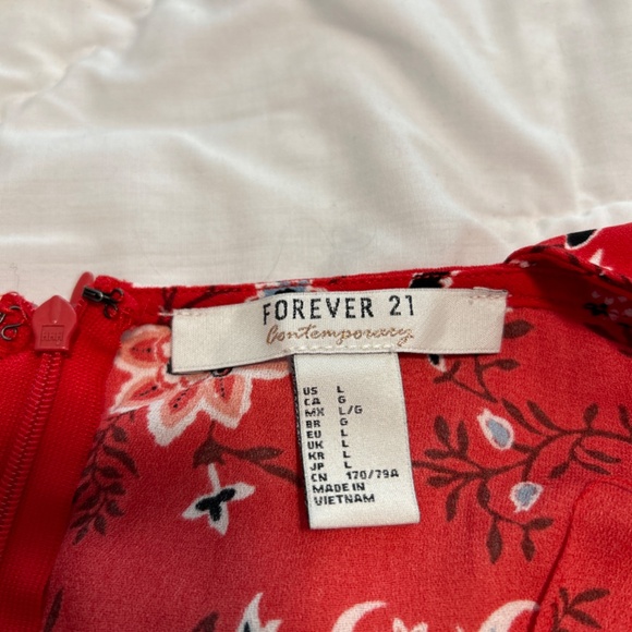 Forever 21 Red Paisley Bottom half lined Romper L - Picture 6 of 8